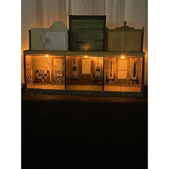 2005 Hallmark Haunting Collection Dead Wood Shops Ghost Town Lighted Box Table - Picture 3 of 16